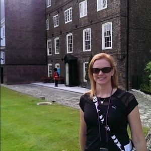 Meet your Posher, Jennifer